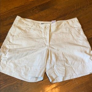 H&M cream colored shorts